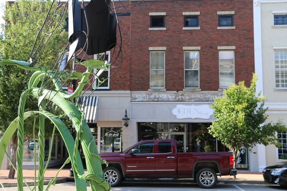 Downtown Street Retail and 2nd Floor Professional Office: 123 W 2nd St, Owensboro, KY 42303
